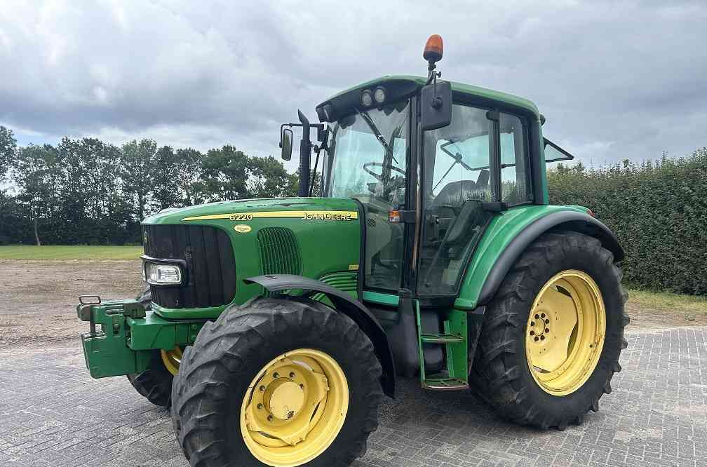 John Deere 6220 premium - Трактор: фото 1 John Deere 6220 premium - Трактор: фото 1