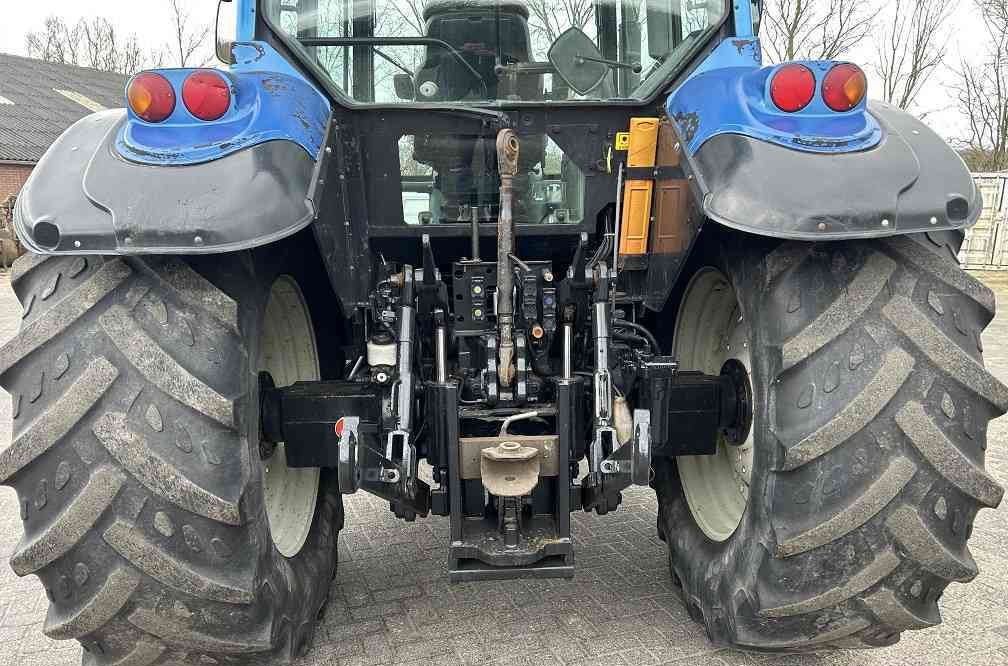 Valtra T130 - Трактор: фото 3 Valtra T130 - Трактор: фото 3