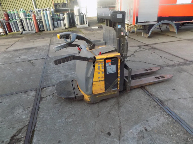 Atlet electrische heftruck 1.5 ton CHOICE OFF 3 PIECES 1.5 ton - Вилочный погрузчик: фото 1 Atlet electrische heftruck 1.5 ton CHOICE OFF 3 PIECES 1.5 ton - Вилочный погрузчик: фото 1