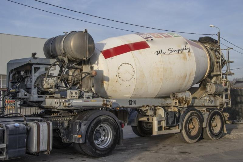 DE BUF BETON MIXER/MALAXEUR/MISCHER 10m3+MOTOR/MOTEUR - Полуприцеп бетоносмеситель: фото 1 DE BUF BETON MIXER/MALAXEUR/MISCHER 10m3+MOTOR/MOTEUR - Полуприцеп бетоносмеситель: фото 1