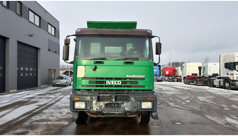 Iveco Eurotrakker 260 E 37 (MANUAL PUMP / POMPE MANUELLE / BIG AXLE / BOITE MANUELLE / MANUAL GEARBOX) - Самосвал: фото 2 Iveco Eurotrakker 260 E 37 (MANUAL PUMP / POMPE MANUELLE / BIG AXLE / BOITE MANUELLE / MANUAL GEARBOX) - Самосвал: фото 2