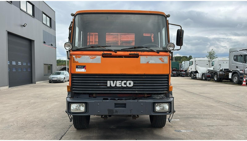 Iveco Magirus 170 - 23 (BOITE ZF / POMPE MANUELLE / V8 / LAMES / GRAND PONT) - Самосвал: фото 2 Iveco Magirus 170 - 23 (BOITE ZF / POMPE MANUELLE / V8 / LAMES / GRAND PONT) - Самосвал: фото 2
