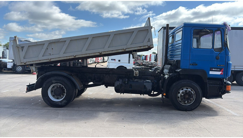 MAN 19.322 (MANUAL PUMP / STEEL SUSP. / LAMES / POMPE MANUELLE / BIG AXLE / GRAND PONT) - Самосвал: фото 4 MAN 19.322 (MANUAL PUMP / STEEL SUSP. / LAMES / POMPE MANUELLE / BIG AXLE / GRAND PONT) - Самосвал: фото 4