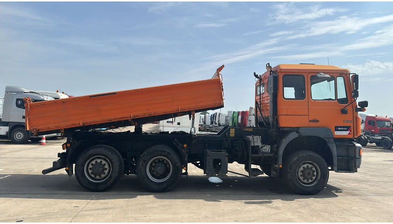 MAN 28.364 (4X4 + LIFT AXLE / 6 CYLINDERS / GOOD CONDITION / FRONT STEEL / MANUAL GEARBOX) - Самосвал: фото 3 MAN 28.364 (4X4 + LIFT AXLE / 6 CYLINDERS / GOOD CONDITION / FRONT STEEL / MANUAL GEARBOX) - Самосвал: фото 3