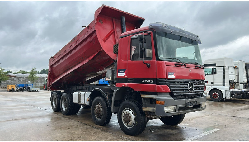 Mercedes-Benz Actros 4143 (BOITE MANUELLE / 8X8 / MANUAL GEARBOX / LAMES / GRAND PONT / BIG AXLE) - Самосвал: фото 3 Mercedes-Benz Actros 4143 (BOITE MANUELLE / 8X8 / MANUAL GEARBOX / LAMES / GRAND PONT / BIG AXLE) - Самосвал: фото 3
