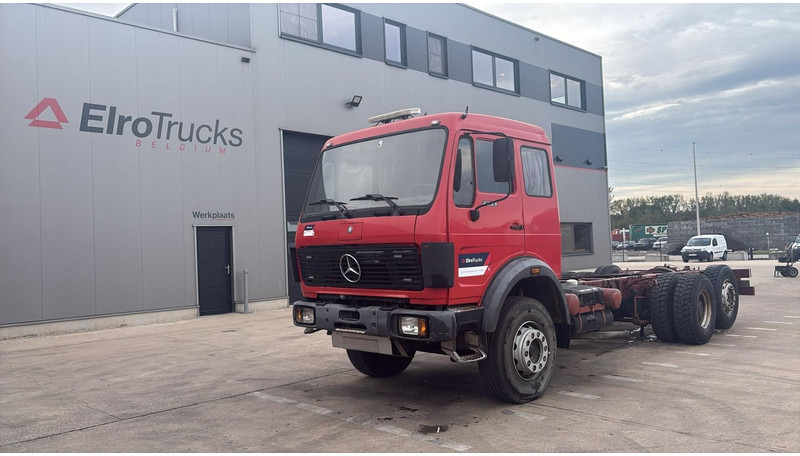 Mercedes-Benz SK 2233 (GRAND PONT / V8 AVEC 2X TURBO / BIG AXLE) - Грузовик-шасси: фото 1 Mercedes-Benz SK 2233 (GRAND PONT / V8 AVEC 2X TURBO / BIG AXLE) - Грузовик-шасси: фото 1