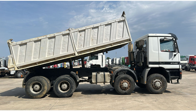 Mercedes-Benz actros 4140 (8X8 / BOITE MANUELLE / MANUAL GEARBOX / LAMES / GRAND PONT / BIG AXLE) - Самосвал: фото 3 Mercedes-Benz actros 4140 (8X8 / BOITE MANUELLE / MANUAL GEARBOX / LAMES / GRAND PONT / BIG AXLE) - Самосвал: фото 3