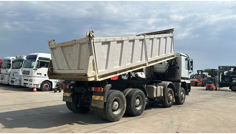 Mercedes-Benz actros 4140 (8X8 / BOITE MANUELLE / MANUAL GEARBOX / LAMES / GRAND PONT / BIG AXLE) - Самосвал: фото 4 Mercedes-Benz actros 4140 (8X8 / BOITE MANUELLE / MANUAL GEARBOX / LAMES / GRAND PONT / BIG AXLE) - Самосвал: фото 4