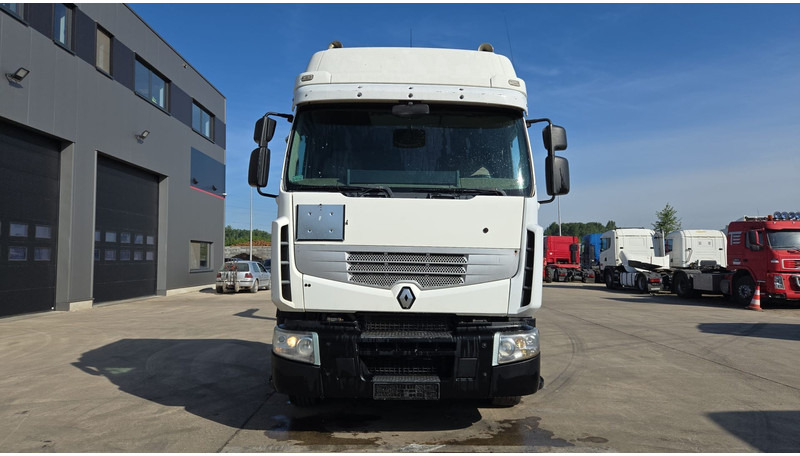 Renault Premium 450 DXI (BOITE MANUELLE / MANUAL GEARBOX / 6X2 / LAMES DEVANT) - Грузовик-шасси: фото 2 Renault Premium 450 DXI (BOITE MANUELLE / MANUAL GEARBOX / 6X2 / LAMES DEVANT) - Грузовик-шасси: фото 2