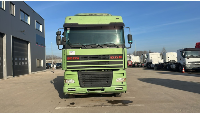 DAF XF 95.430 (EURO 2 / MANUAL PUMP / POMPE MANUELLE / BOITE MANUELLE) - Тягач: фото 4 DAF XF 95.430 (EURO 2 / MANUAL PUMP / POMPE MANUELLE / BOITE MANUELLE) - Тягач: фото 4