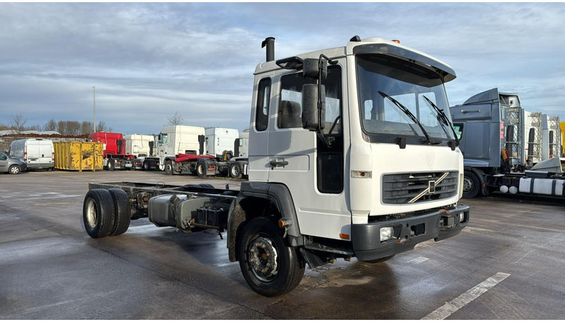 Volvo FL 220 (BELGIAN TRUCK / CAMION BELGE / MANUAL GEARBOX / BOITE MANUELLE) - Грузовик-шасси: фото 2 Volvo FL 220 (BELGIAN TRUCK / CAMION BELGE / MANUAL GEARBOX / BOITE MANUELLE) - Грузовик-шасси: фото 2