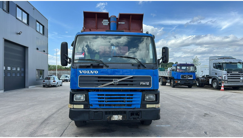 Volvo FM 12 - 340 (MANUAL GEARBOX / STEEL SUSPENSION / LAMES / BOITE MANUELLE) - Самосвал: фото 2 Volvo FM 12 - 340 (MANUAL GEARBOX / STEEL SUSPENSION / LAMES / BOITE MANUELLE) - Самосвал: фото 2