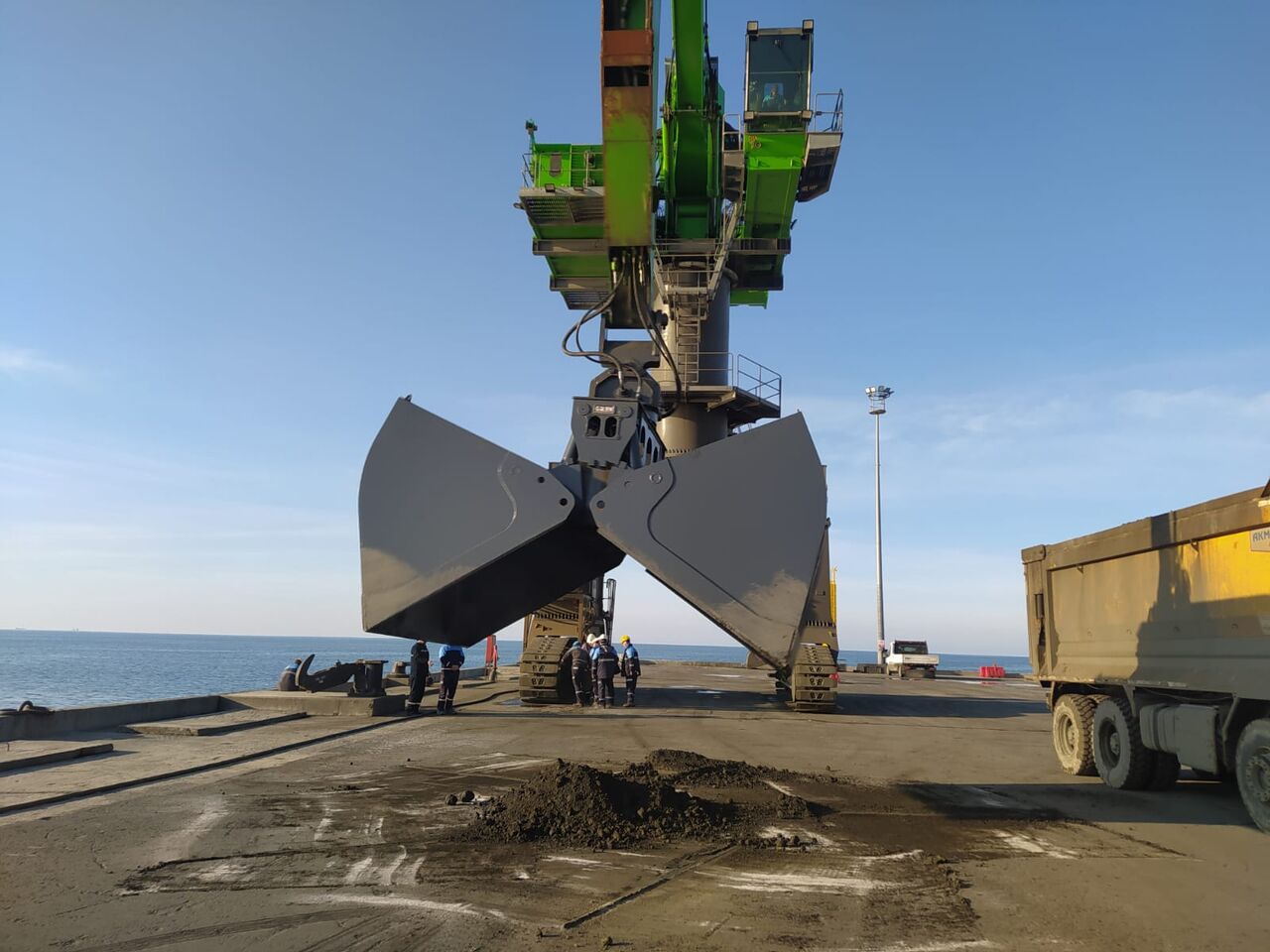 LIEBHERR R 934 Litronic - Грейферный ковш для Портовой техники: фото 3 LIEBHERR R 934 Litronic - Грейферный ковш для Портовой техники: фото 3