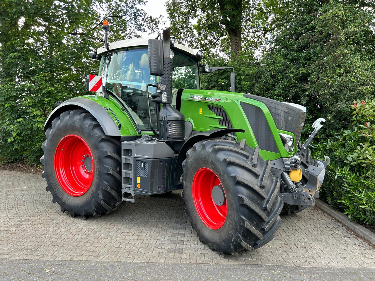 Fendt 828 Vario S4 ProfiPlus - Трактор: фото 3 Fendt 828 Vario S4 ProfiPlus - Трактор: фото 3