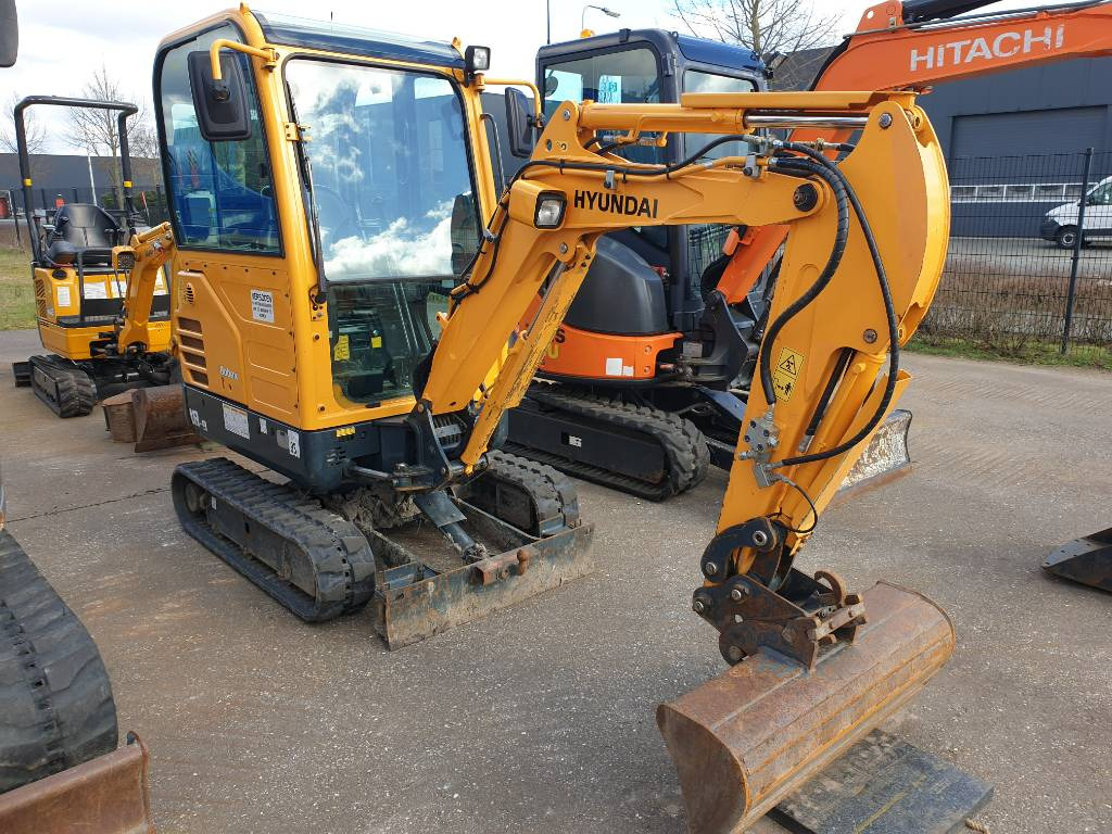 Hyundai R18-9 - Мини-экскаватор: фото 2 Hyundai R18-9 - Мини-экскаватор: фото 2