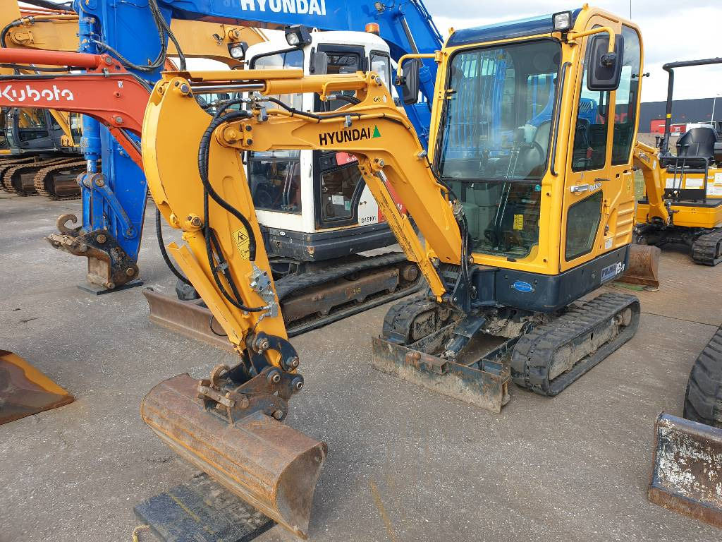 Hyundai R18-9 - Мини-экскаватор: фото 1 Hyundai R18-9 - Мини-экскаватор: фото 1