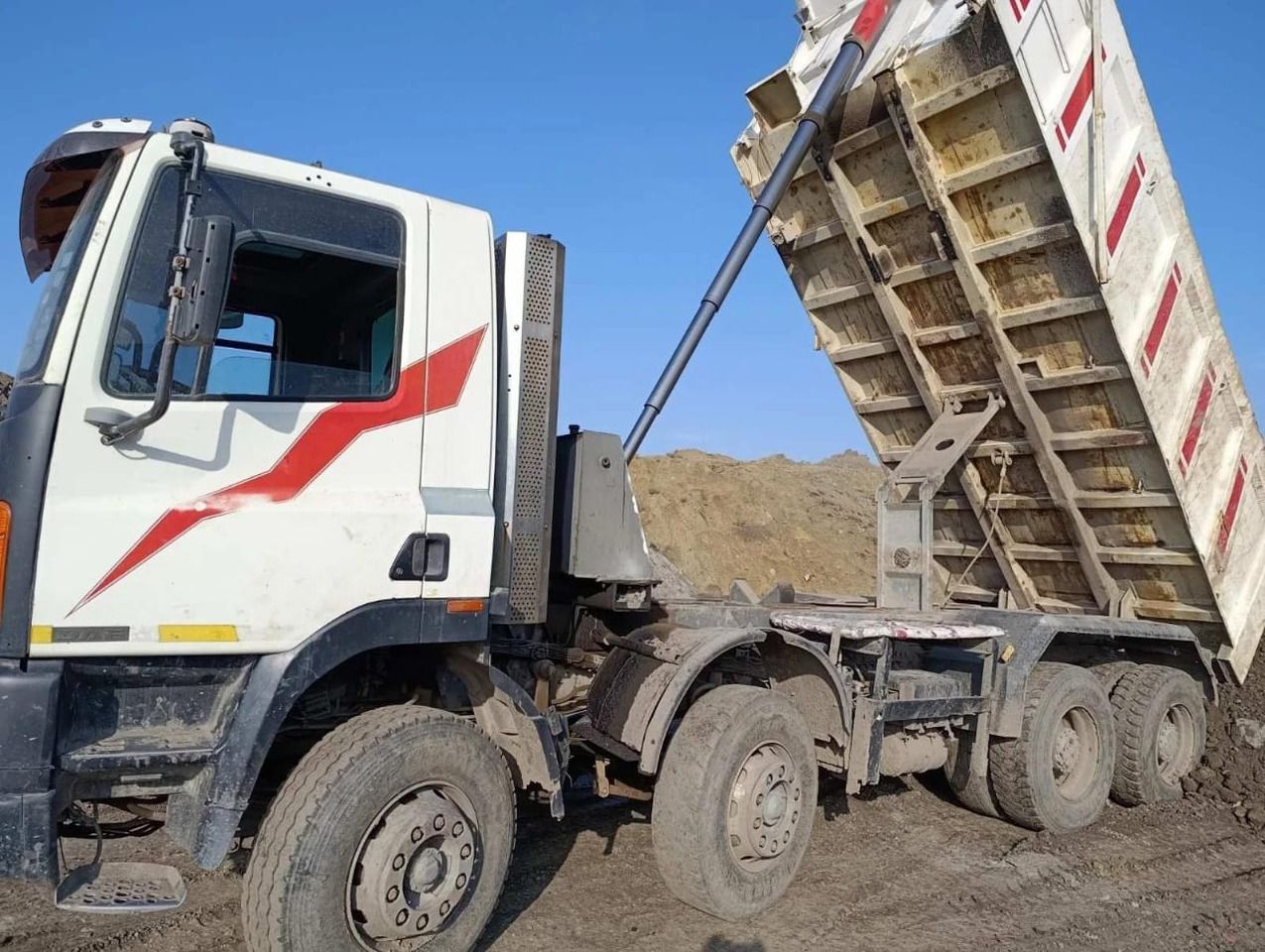 DAF 85 CF - Самосвал: фото 2 DAF 85 CF - Самосвал: фото 2