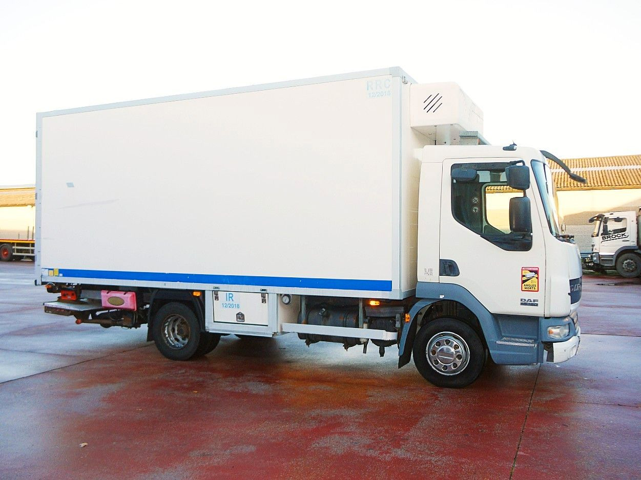 DAF LF 45.160 ISOTHERM KOFFER LADEBORDWAND - Рефрижератор: фото 3 DAF LF 45.160 ISOTHERM KOFFER LADEBORDWAND - Рефрижератор: фото 3