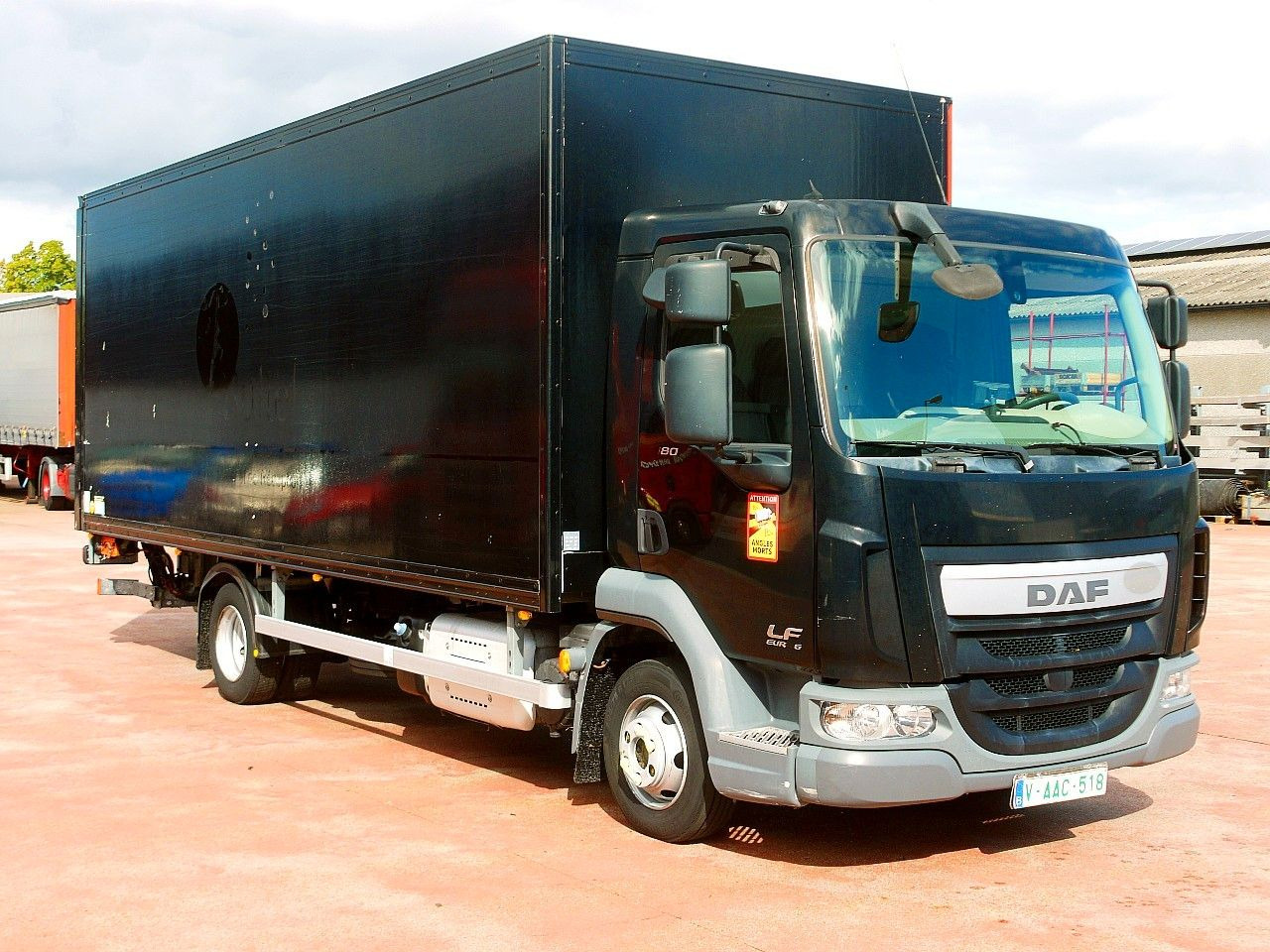 DAF LF FA 180 MEUBEL KOFFER LBW LUFT FEDERUNG AIRCO - Грузовик с закрытым кузовом: фото 2 DAF LF FA 180 MEUBEL KOFFER LBW LUFT FEDERUNG AIRCO - Грузовик с закрытым кузовом: фото 2