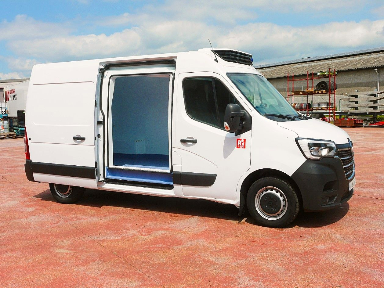 Renault MASTER KUHLKASTENWAGEN CARRIER XARIOS 350 -29c - Малотоннажный рефрижератор: фото 3 Renault MASTER KUHLKASTENWAGEN CARRIER XARIOS 350 -29c - Малотоннажный рефрижератор: фото 3