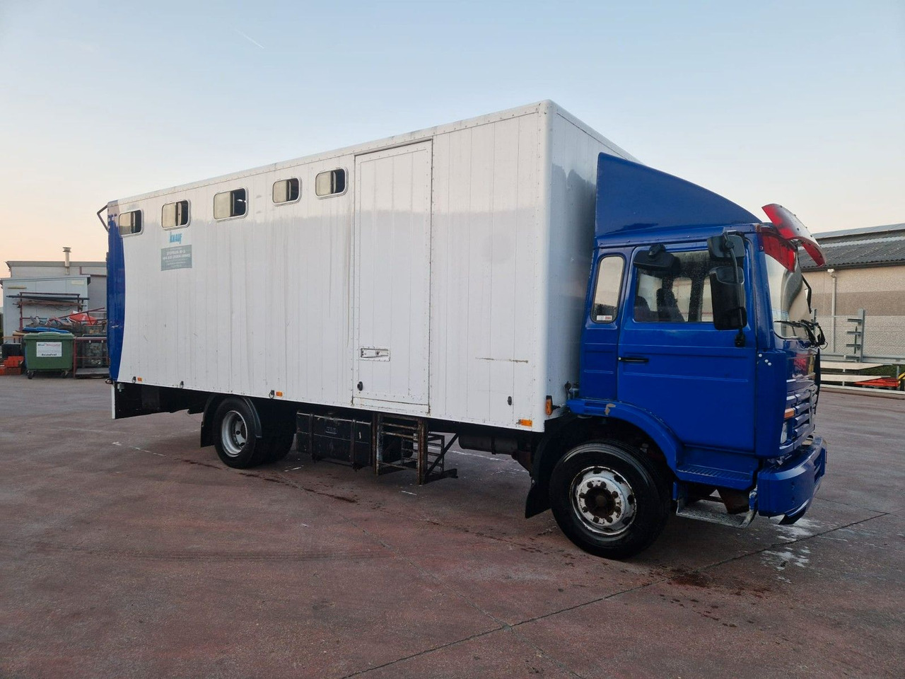 Renault MIDLINER M KOFFER LADEBORDWAND HELLO AFRIKA - Грузовик с закрытым кузовом: фото 1 Renault MIDLINER M KOFFER LADEBORDWAND HELLO AFRIKA - Грузовик с закрытым кузовом: фото 1