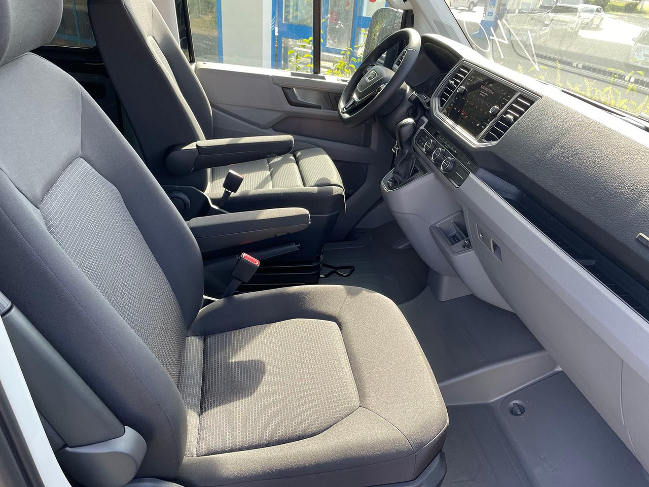 Малотоннажный бортовой грузовик, Грузопассажирский фургон MAN TGE 3.160 Pritsche DOKA LR HECK AHK 3.5t ACC NAV: фото 25