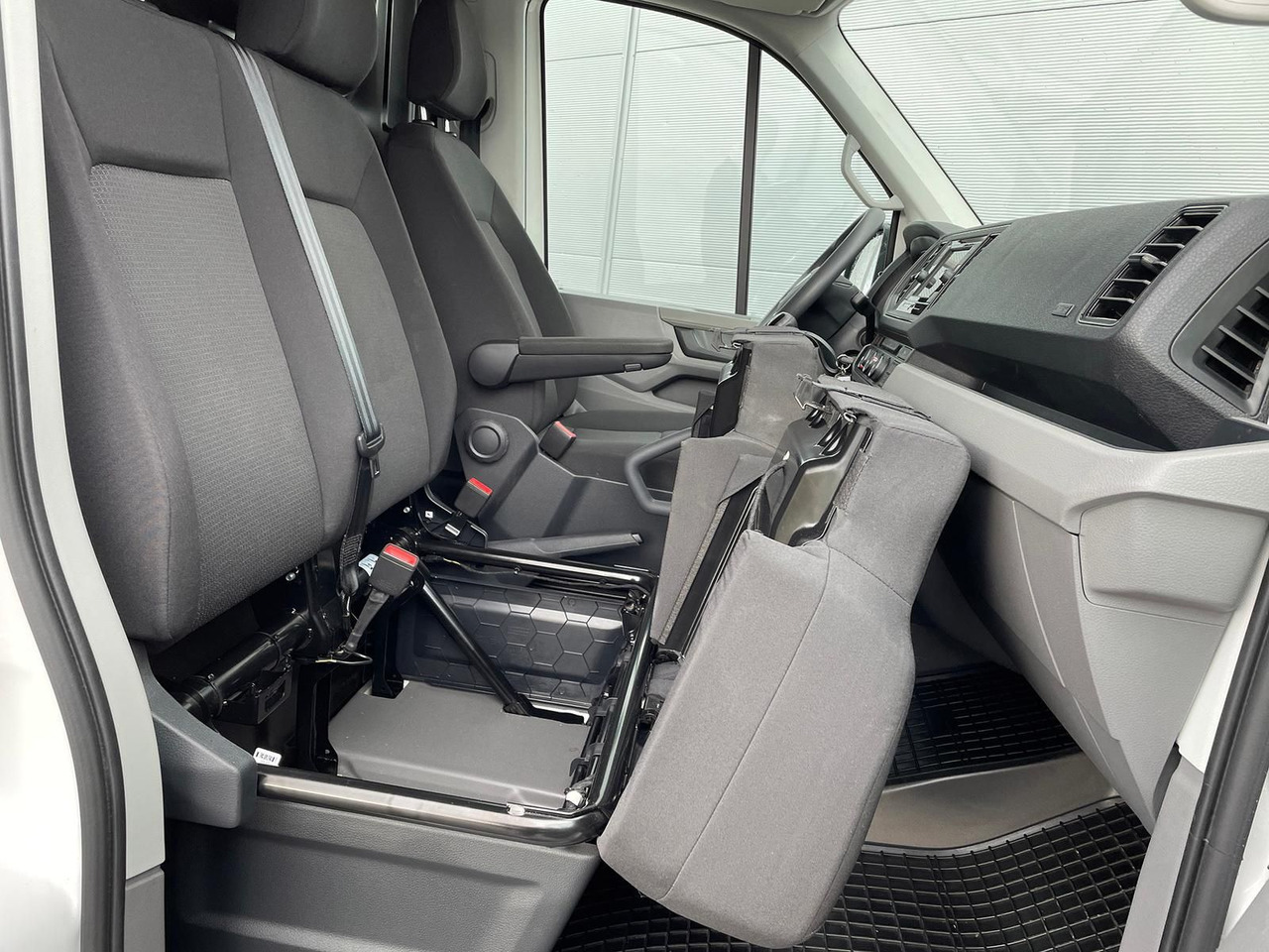 Цельнометаллический фургон MAN TGE 3.180 L4H3 Kasten 4x4 LED TEMPOMAT DIFF AHK: фото 16