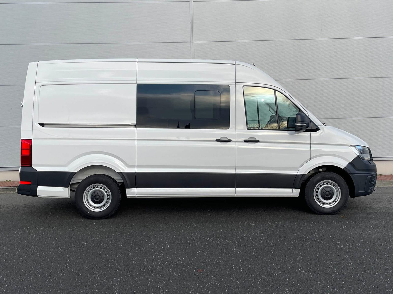 Volkswagen Crafter Kasten 35 L3H3 Autom. NAVI SITZHZ ACC - Цельнометаллический фургон: фото 5 Volkswagen Crafter Kasten 35 L3H3 Autom. NAVI SITZHZ ACC - Цельнометаллический фургон: фото 5