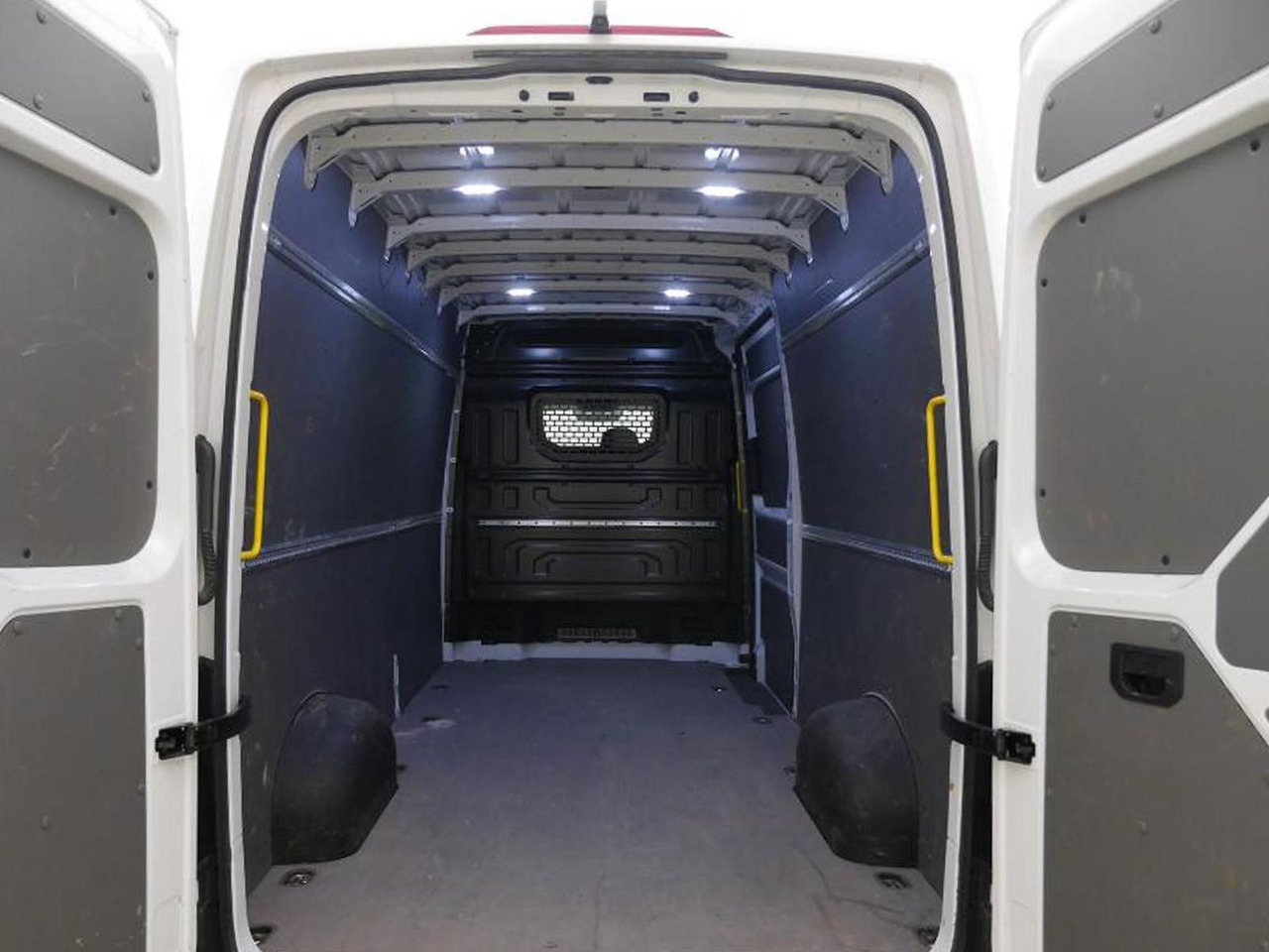 Volkswagen Crafter Kasten 35 L4H3 KAMERA KLIMA SITZHZ DAB - Пассажирский фургон: фото 5 Volkswagen Crafter Kasten 35 L4H3 KAMERA KLIMA SITZHZ DAB - Пассажирский фургон: фото 5