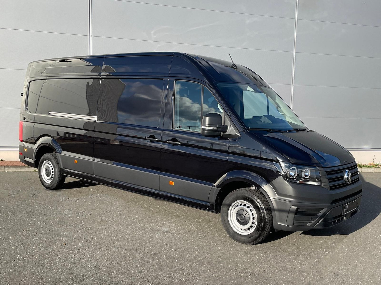 Volkswagen Crafter Kasten 35 L4H3 NAV SITZHZ AHK DAB KAMERA - Пассажирский фургон: фото 2 Volkswagen Crafter Kasten 35 L4H3 NAV SITZHZ AHK DAB KAMERA - Пассажирский фургон: фото 2