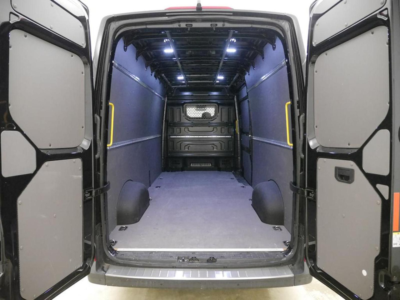 Volkswagen Crafter Kasten 35 L4H3 NAVI DAB PDC KAMERA - Цельнометаллический фургон: фото 4 Volkswagen Crafter Kasten 35 L4H3 NAVI DAB PDC KAMERA - Цельнометаллический фургон: фото 4
