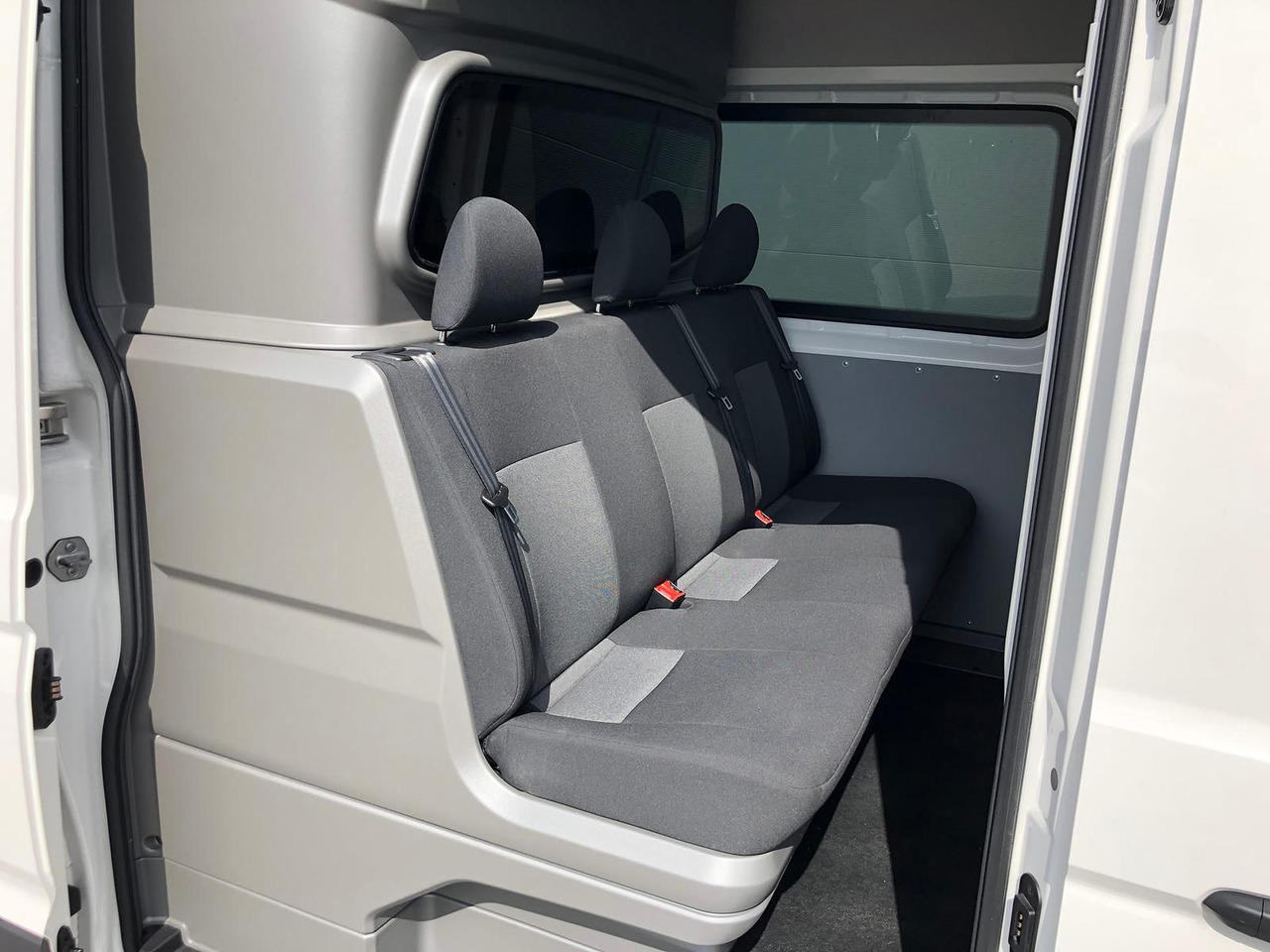 Volkswagen Crafter MIXTO 35 L4H3 KAMERA KLIMA SITZHZ DAB - Цельнометаллический фургон, Грузопассажирский фургон: фото 3 Volkswagen Crafter MIXTO 35 L4H3 KAMERA KLIMA SITZHZ DAB - Цельнометаллический фургон, Грузопассажирский фургон: фото 3
