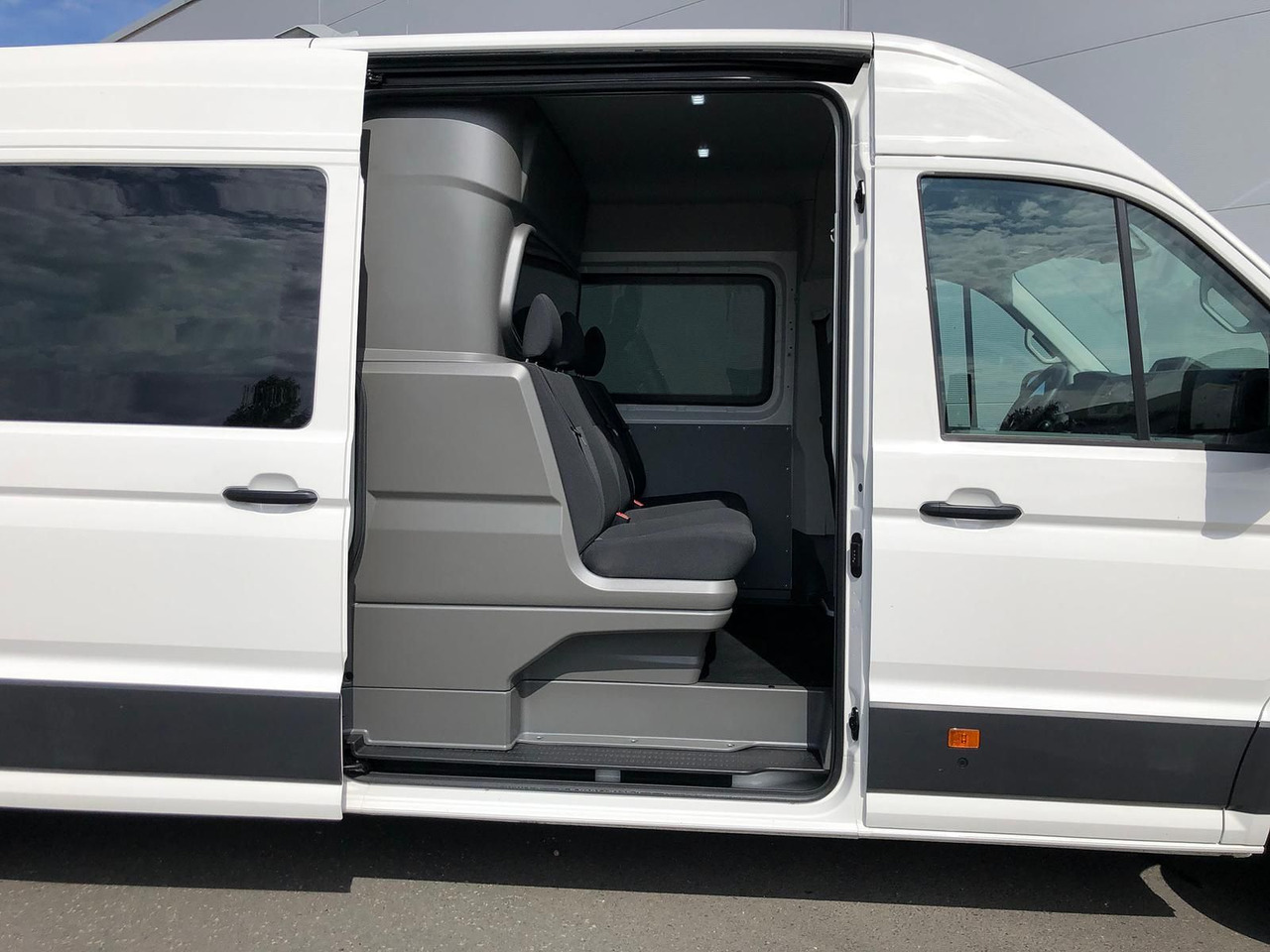 Volkswagen Crafter MIXTO 35 L4H3 KAMERA KLIMA SITZHZ DAB - Цельнометаллический фургон, Грузопассажирский фургон: фото 2 Volkswagen Crafter MIXTO 35 L4H3 KAMERA KLIMA SITZHZ DAB - Цельнометаллический фургон, Грузопассажирский фургон: фото 2