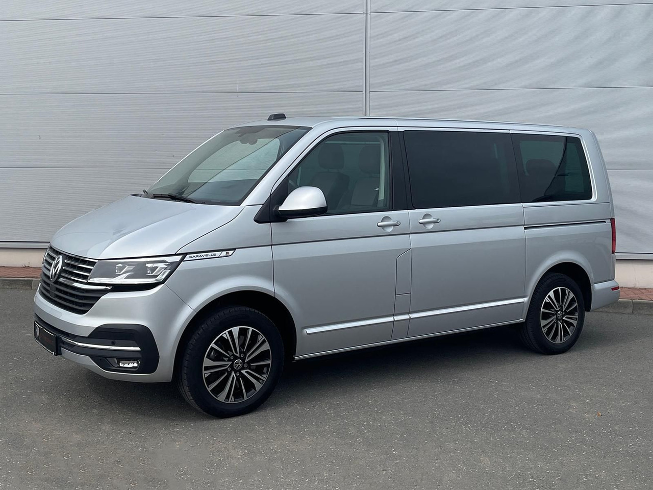 Volkswagen T6.1 Caravelle Highline STANDHZ NAVI LEDER PDC - Пассажирский фургон: фото 1 Volkswagen T6.1 Caravelle Highline STANDHZ NAVI LEDER PDC - Пассажирский фургон: фото 1