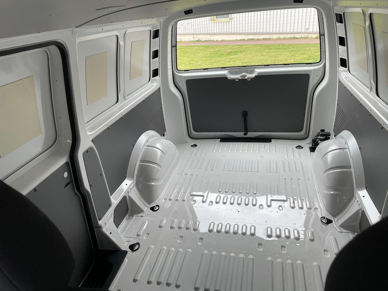 Новый Цельнометаллический фургон Volkswagen T6.1 Transporter Kasten lang 4M MFL LED TEMPOMAT: фото 22