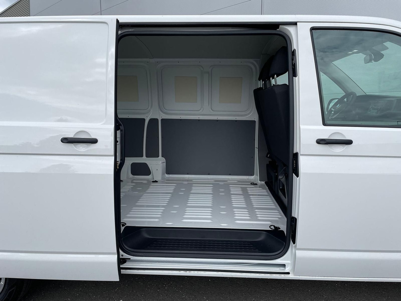 Новый Цельнометаллический фургон Volkswagen T6.1 Transporter Kasten lang 4M MFL LED TEMPOMAT: фото 9