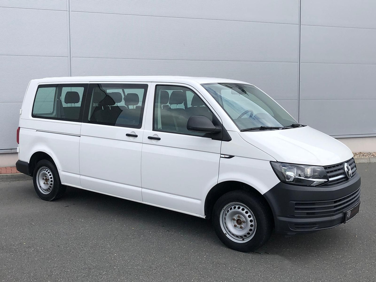 Volkswagen T6 Transporter 2.0 TDI Kombi lang 9-SITZE TEMP - Легковой автомобиль: фото 2 Volkswagen T6 Transporter 2.0 TDI Kombi lang 9-SITZE TEMP - Легковой автомобиль: фото 2
