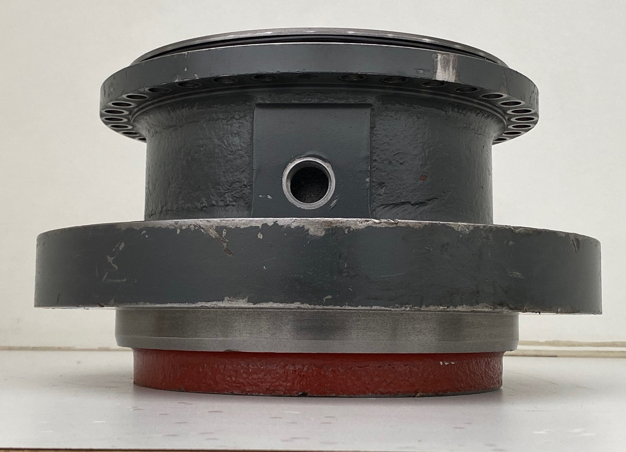 Liebherr Abtriebswellengehäuse ID-Nr.90015650 and Kegelrollenlager ID-Nr.761008503. - Поворотный редуктор для Гусеничных экскаваторов: фото 4 Liebherr Abtriebswellengehäuse ID-Nr.90015650 and Kegelrollenlager ID-Nr.761008503. - Поворотный редуктор для Гусеничных экскаваторов: фото 4