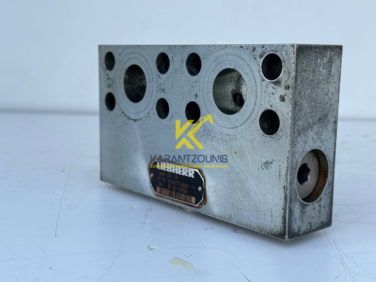 Liebherr Dämpfungsventil ID-Nr.10121777. P924 COMP, P926, R926, R916, R922, R924 COMP, R924, R926 COMP, R926, R930, R936, R946, R950 T, R960 T. #10121777.43199# - Поворотный редуктор для Строительной техники: фото 1 Liebherr Dämpfungsventil ID-Nr.10121777. P924 COMP, P926, R926, R916, R922, R924 COMP, R924, R926 COMP, R926, R930, R936, R946, R950 T, R960 T. #10121777.43199# - Поворотный редуктор для Строительной техники: фото 1