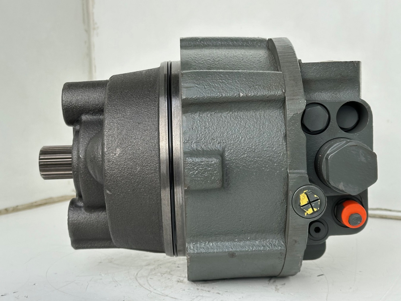 Liebherr Hydraulikeinbaumotor CMVE O 135. ID-Nr.10129570 - ID-Nr.11439804. FAT400P112 - FAT550P093. R930, R934, R936, R940, R944, R946, R950T. #10129570.21538# - Гидравлический мотор для Строительной техники: фото 3 Liebherr Hydraulikeinbaumotor CMVE O 135. ID-Nr.10129570 - ID-Nr.11439804. FAT400P112 - FAT550P093. R930, R934, R936, R940, R944, R946, R950T. #10129570.21538# - Гидравлический мотор для Строительной техники: фото 3