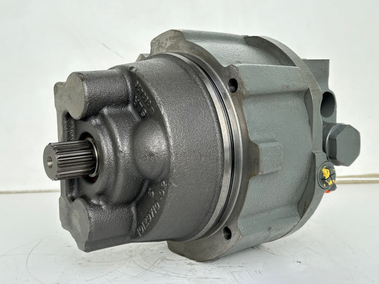 Liebherr Hydraulikeinbaumotor CMVE O 135. ID-Nr.10129570 - ID-Nr.11439804. FAT400P112 - FAT550P093. R930, R934, R936, R940, R944, R946, R950T. #10129570.21538# - Гидравлический мотор для Строительной техники: фото 1 Liebherr Hydraulikeinbaumotor CMVE O 135. ID-Nr.10129570 - ID-Nr.11439804. FAT400P112 - FAT550P093. R930, R934, R936, R940, R944, R946, R950T. #10129570.21538# - Гидравлический мотор для Строительной техники: фото 1