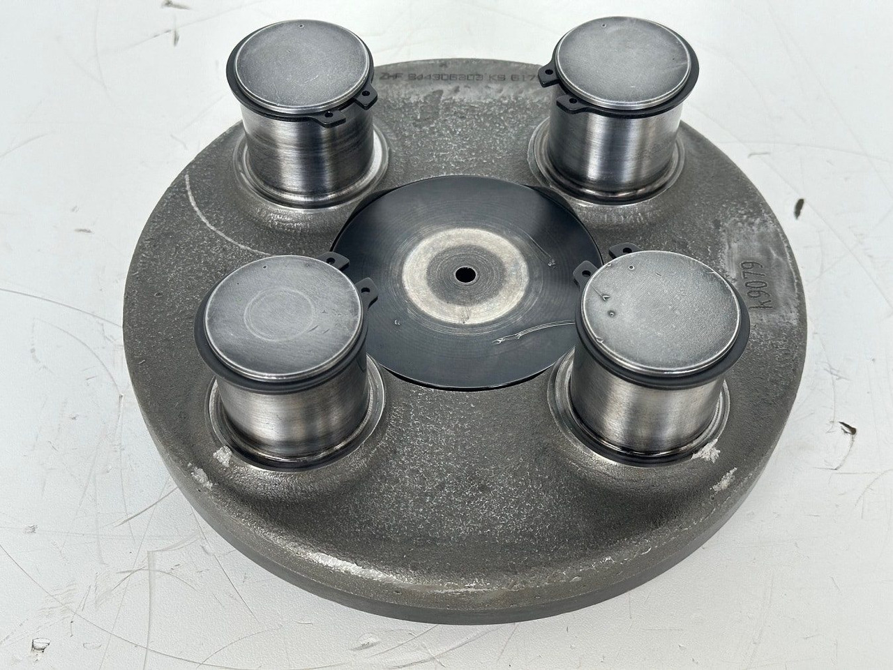 Liebherr Planetenträger ID-Nr.944306303 - ID-Nr.9443063. A924, A934, LH30, LH35, R906, R916, R922, R924, R926, R932, R934, R944. #k9079# - Коробка передач для Строительной техники: фото 1 Liebherr Planetenträger ID-Nr.944306303 - ID-Nr.9443063. A924, A934, LH30, LH35, R906, R916, R922, R924, R926, R932, R934, R944. #k9079# - Коробка передач для Строительной техники: фото 1