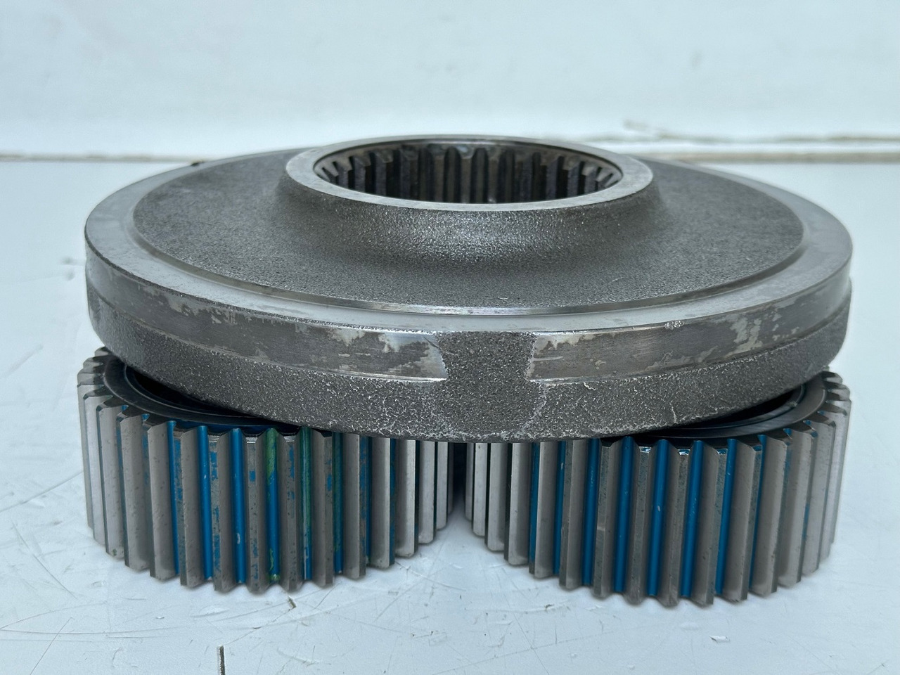 Liebherr Planetenträger ID-Nr.944306303 mit Planetenrad ID-Nr.13472127. A914 B,A914 C,A924,LH30,LH35,A932,A934,P924 C,E932,P914,P924 COMP,R906,R914,R916,R924,R926,R932,R934,R944. #944306303.23.03# - Поворотный редуктор для Строительной техники: фото 5 Liebherr Planetenträger ID-Nr.944306303 mit Planetenrad ID-Nr.13472127. A914 B,A914 C,A924,LH30,LH35,A932,A934,P924 C,E932,P914,P924 COMP,R906,R914,R916,R924,R926,R932,R934,R944. #944306303.23.03# - Поворотный редуктор для Строительной техники: фото 5