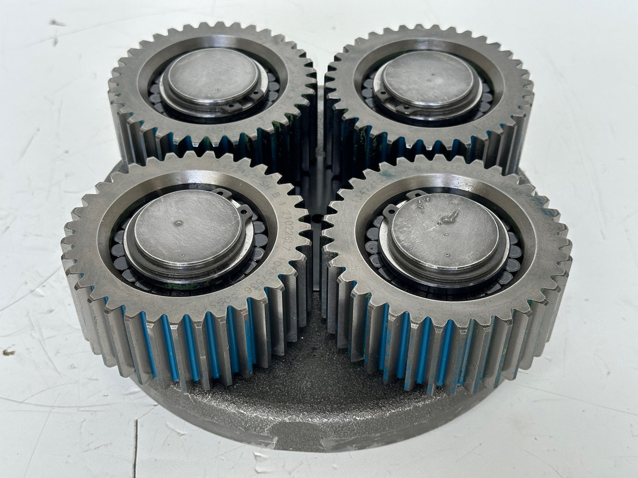 Liebherr Planetenträger ID-Nr.944306303 mit Planetenrad ID-Nr.13472127. A914 B,A914 C,A924,LH30,LH35,A932,A934,P924 C,E932,P914,P924 COMP,R906,R914,R916,R924,R926,R932,R934,R944. #944306303.23.03# - Поворотный редуктор для Строительной техники: фото 1 Liebherr Planetenträger ID-Nr.944306303 mit Planetenrad ID-Nr.13472127. A914 B,A914 C,A924,LH30,LH35,A932,A934,P924 C,E932,P914,P924 COMP,R906,R914,R916,R924,R926,R932,R934,R944. #944306303.23.03# - Поворотный редуктор для Строительной техники: фото 1