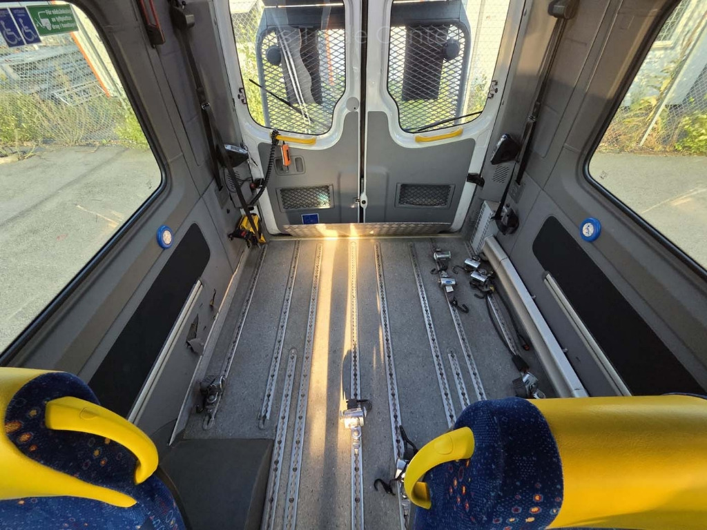 VOLKSWAGEN Crafter 50 LR // 3 units with lift - Микроавтобус, Пассажирский фургон: фото 4 VOLKSWAGEN Crafter 50 LR // 3 units with lift - Микроавтобус, Пассажирский фургон: фото 4