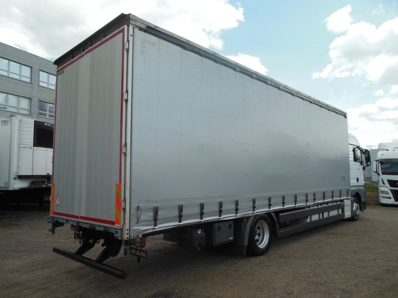MAN TGX 18.460, XLX, VOLL LUFT, PRITSCHE 9,2M, TOP!! - Тентованный грузовик: фото 3 MAN TGX 18.460, XLX, VOLL LUFT, PRITSCHE 9,2M, TOP!! - Тентованный грузовик: фото 3