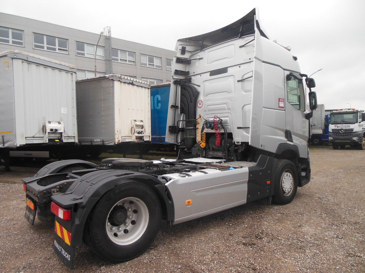Renault T 440, STANDART, LEICHTER UNAFALL - Тягач: фото 3 Renault T 440, STANDART, LEICHTER UNAFALL - Тягач: фото 3