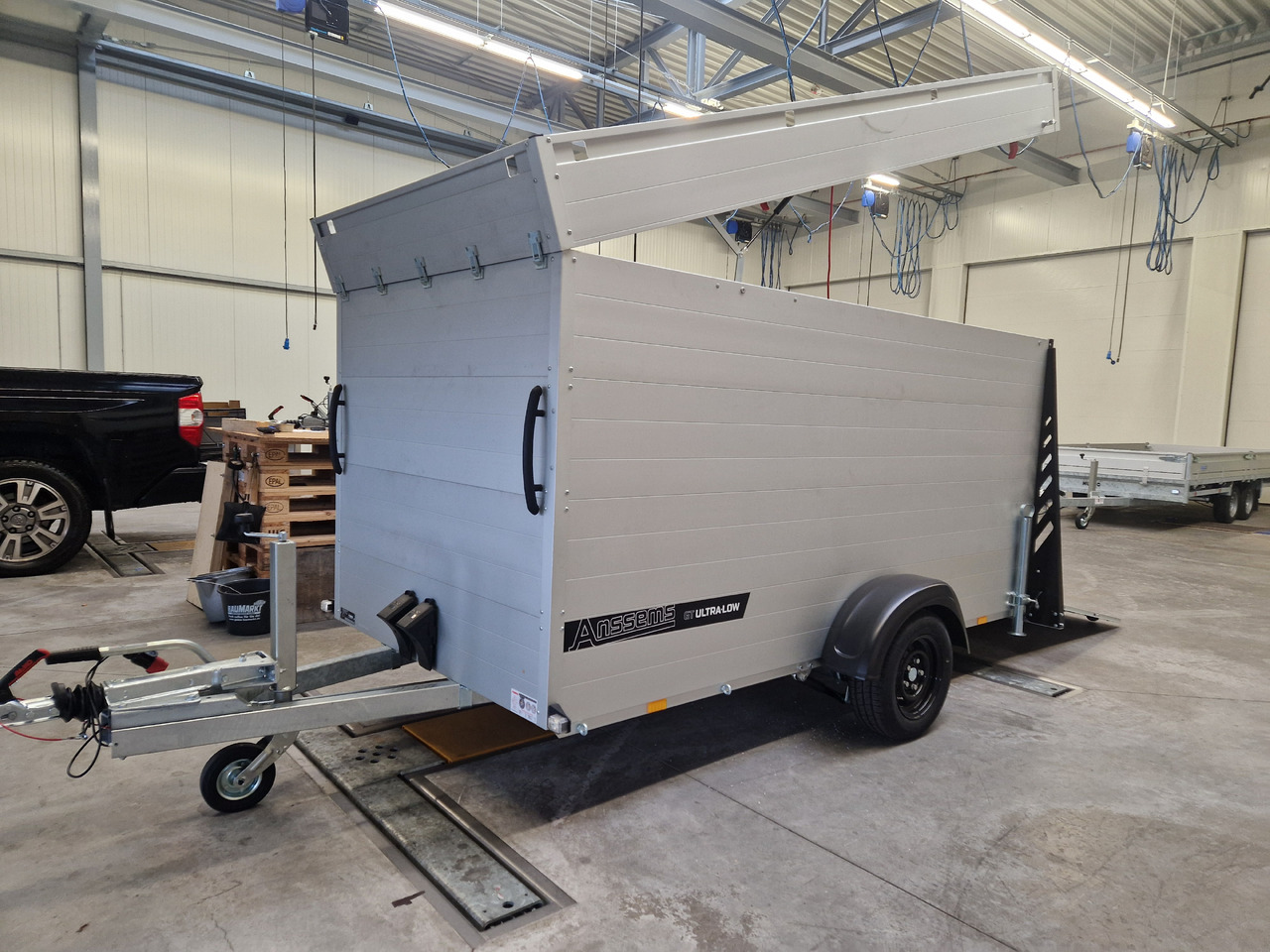 ALUBOXX Deckelanhänger GTB 1500 VT3 Ultra Low 301x151x153cm LED black deal Modell 2025 - Прицеп для мотоцикла: фото 1 ALUBOXX Deckelanhänger GTB 1500 VT3 Ultra Low 301x151x153cm LED black deal Modell 2025 - Прицеп для мотоцикла: фото 1