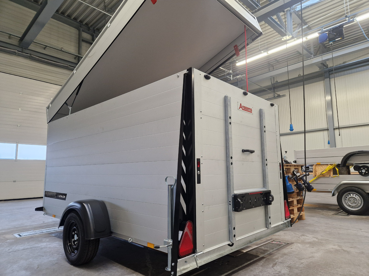 ALUBOXX Deckelanhänger GTB 1500 VT3 Ultra Low 301x151x153cm LED black deal Modell 2025 - Прицеп для мотоцикла: фото 5 ALUBOXX Deckelanhänger GTB 1500 VT3 Ultra Low 301x151x153cm LED black deal Modell 2025 - Прицеп для мотоцикла: фото 5