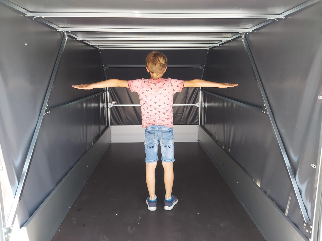 Aluliner Planen Anhänger GTT 2000 301x151x150cm Plane grau schräg (M) 2000kg Aktion - Тентованный прицеп: фото 5 Aluliner Planen Anhänger GTT 2000 301x151x150cm Plane grau schräg (M) 2000kg Aktion - Тентованный прицеп: фото 5